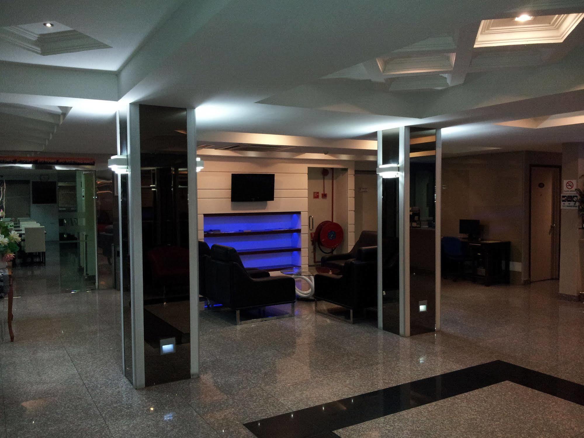 Hotel Queenspark Lovita