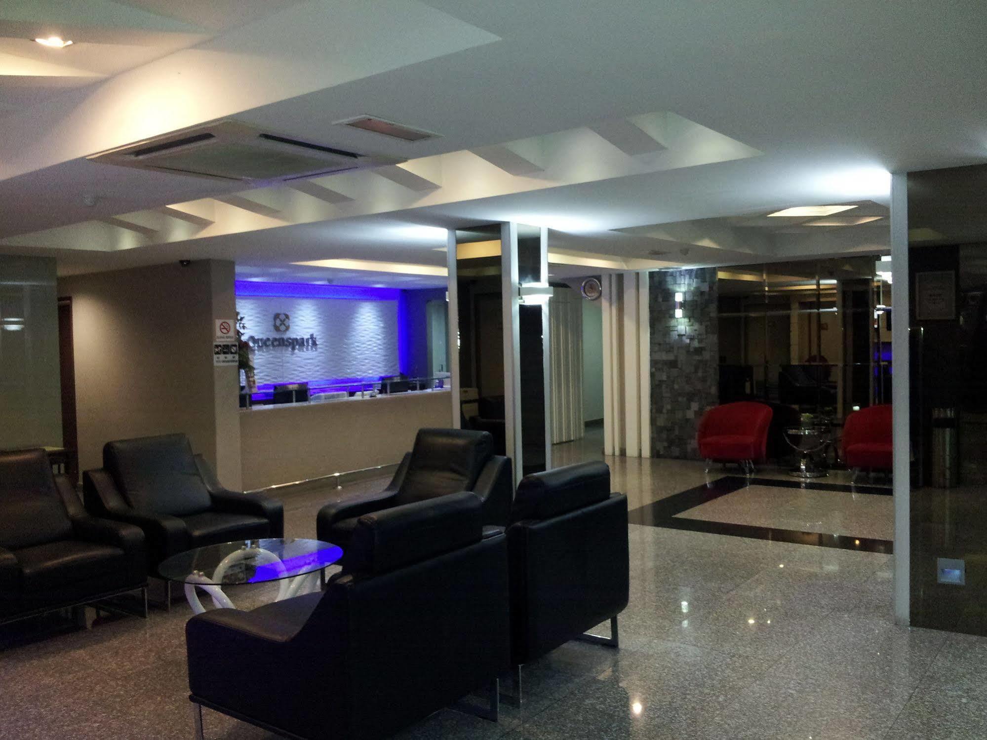 Hotel Queenspark Lovita 3*