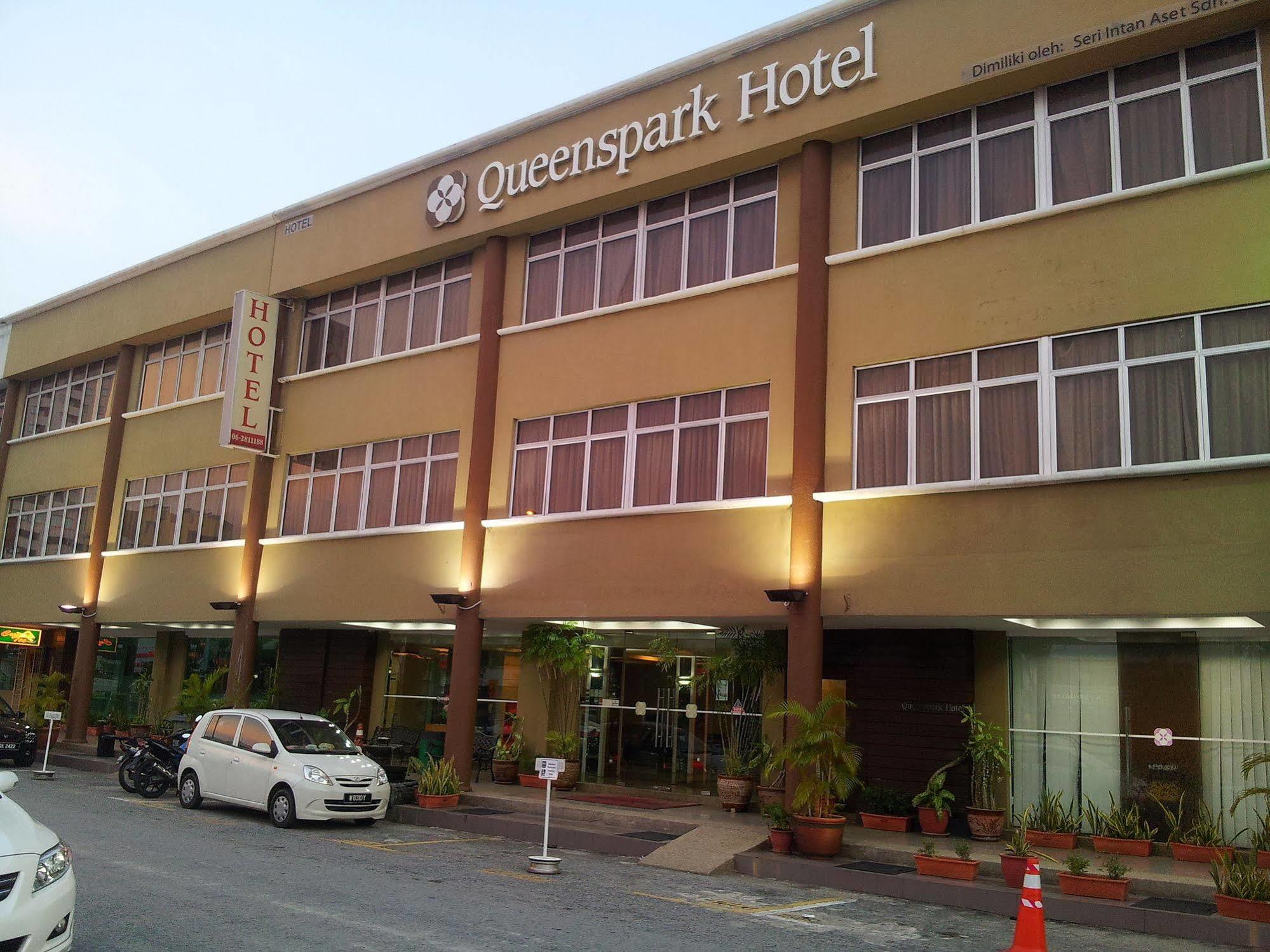 Hotel Queenspark Lovita 3*